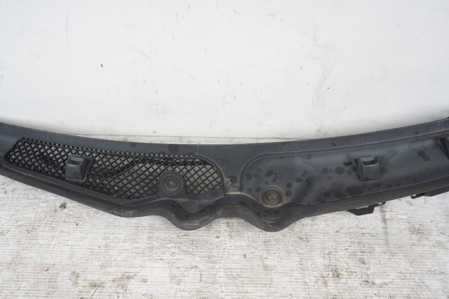 2011-2016 MERCEDES E350 E400 COUPE  FRONT WINDSHIELD WIPER COWL PANEL 2078300713
