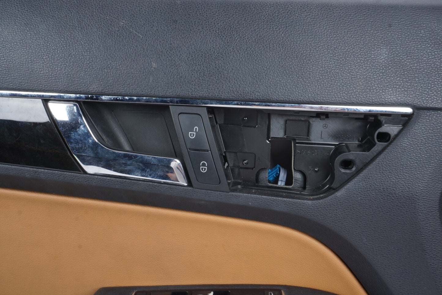 11-13 Mercedes W207 E350 E550 Convertible Front Left Side Interior Door Panel