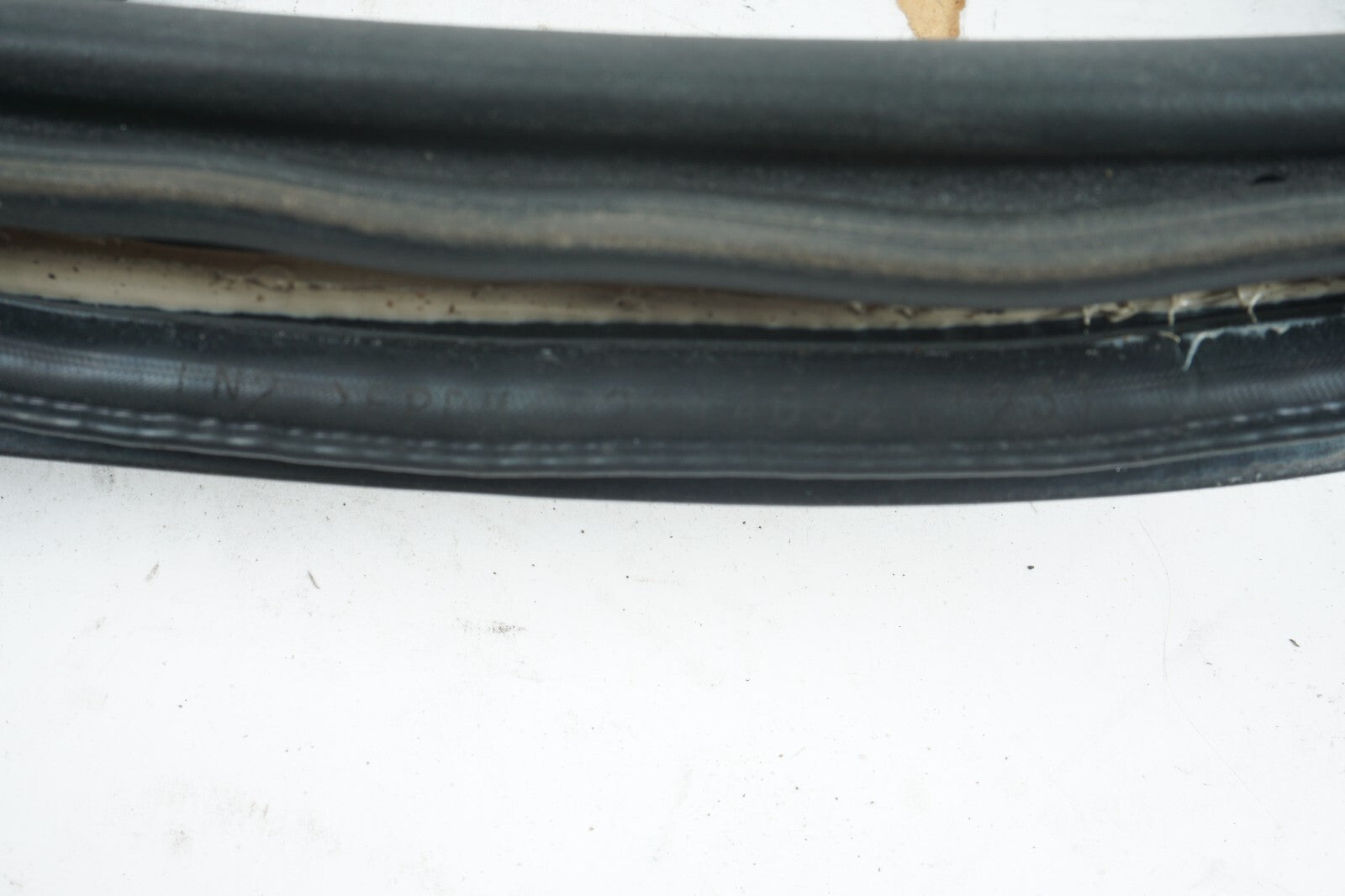 11 - 17 HONDA ODYSSEY REAR RIGHT PASS SIDE DOOR ON BODY WEATHERSTRIP SEAL  OEM