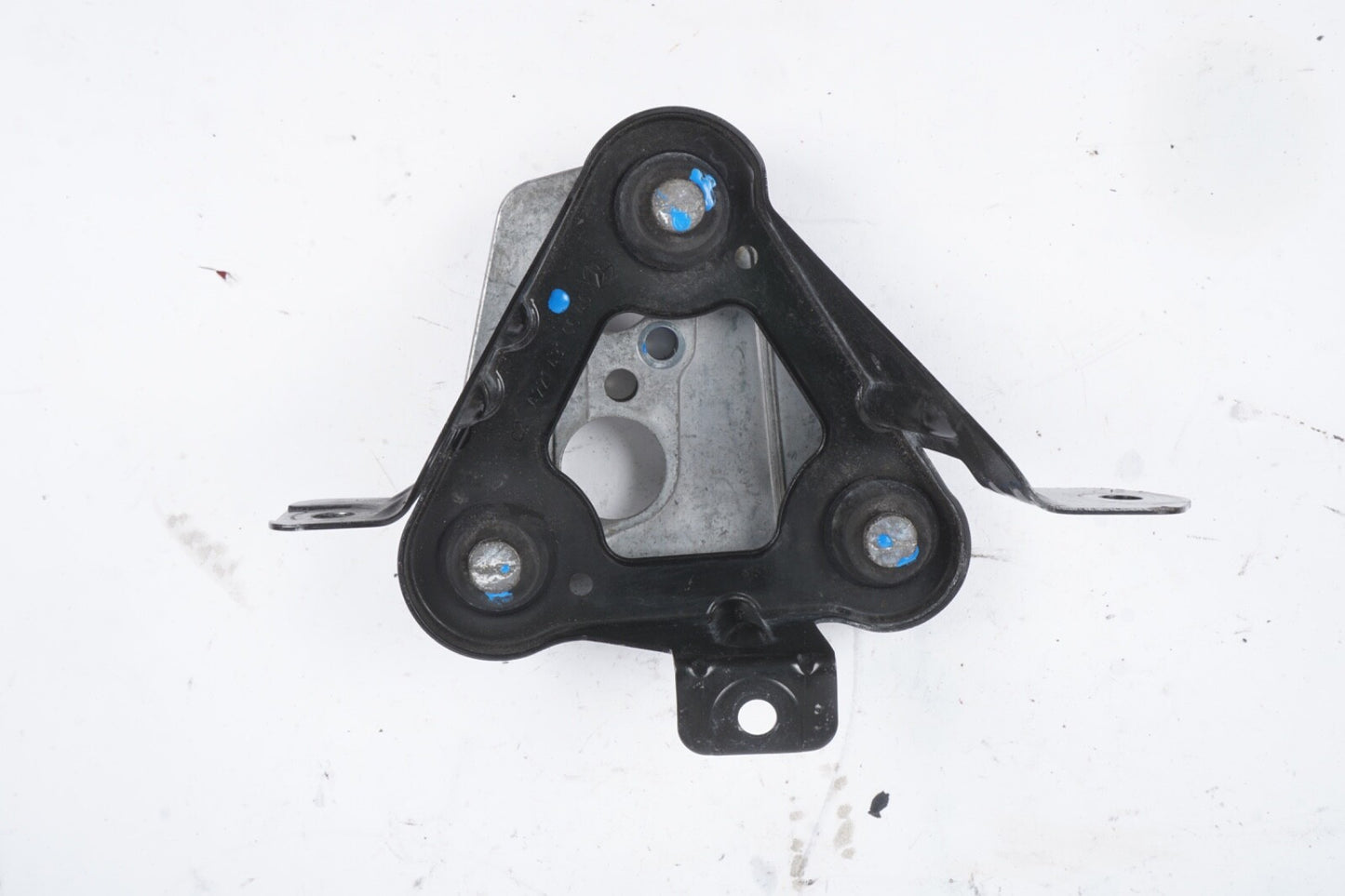 2007 - 2013 Mercedes W221 S550 S450 Class ABS Pump Assembly Mount Upper Bracket