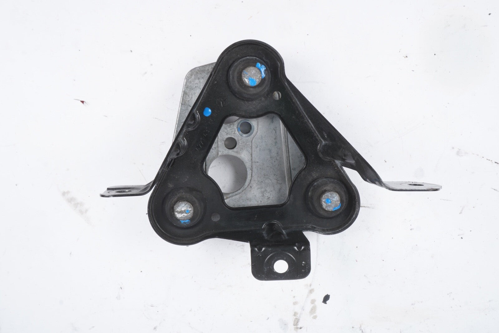 2007 - 2013 Mercedes W221 S550 S450 Class ABS Pump Assembly Mount Upper Bracket
