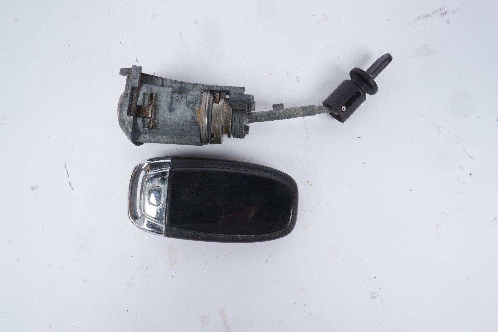 2012 - 2017 AUDI A7 S7 Ignition Set Key & Lock OEM