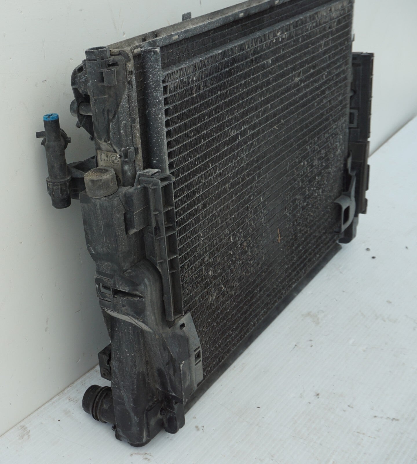 2003-2008 BMW Z4 E85 3.0L COOLING RADIATOR & AC CONDENSER OEM