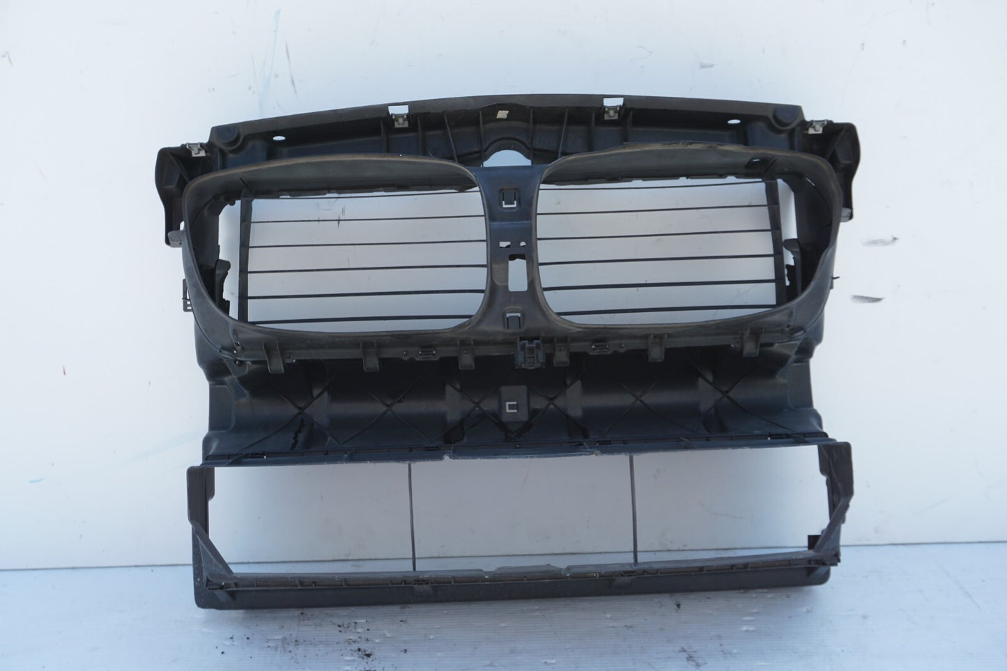 2011-2016 bmw 650i 550i GT F07 n63 4.4l radiator upper and lower support frame
