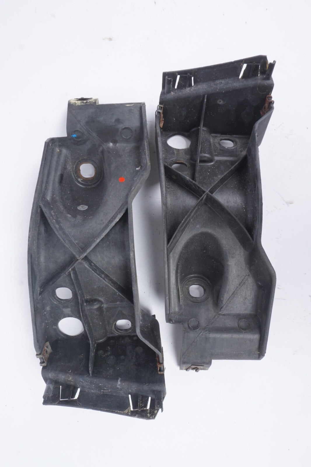 04-10 Audi A8 Front Left Right Skirt Rocker Panel Mount Bracket