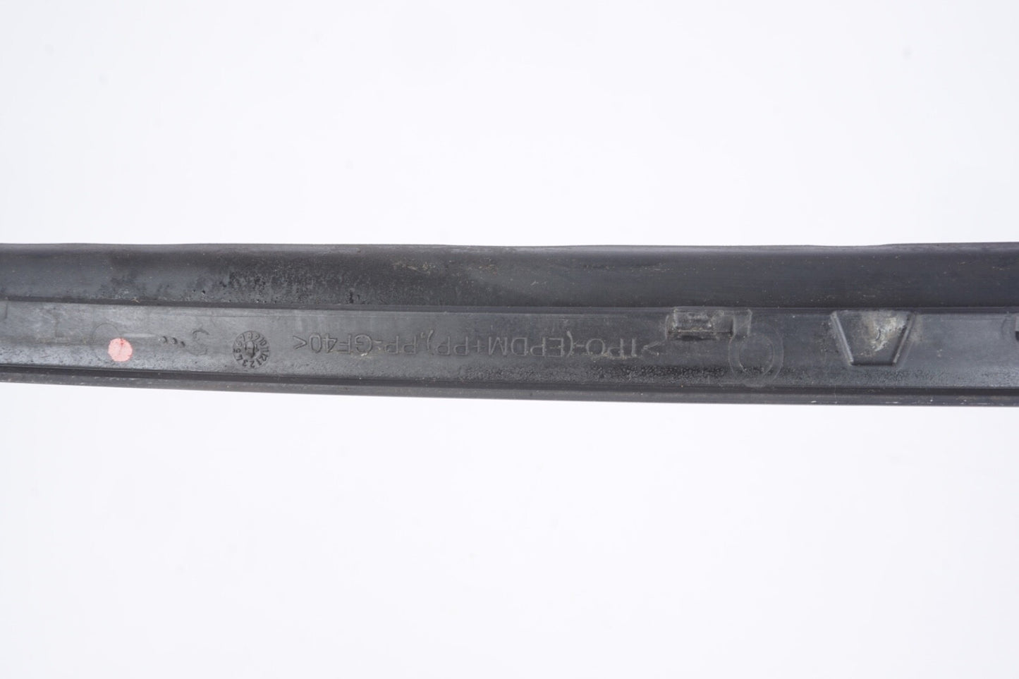 2011-2018 AUDI A8 QUATTRO - Left and Right Windshield SIDE TRIM / SEAL 4H0854328