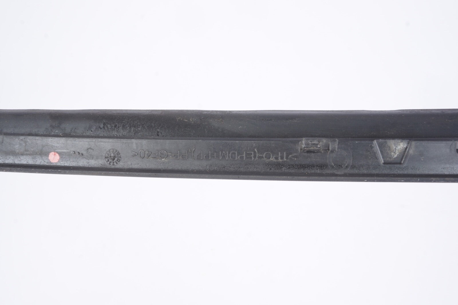 2011-2018 AUDI A8 QUATTRO - Left and Right Windshield SIDE TRIM / SEAL 4H0854328