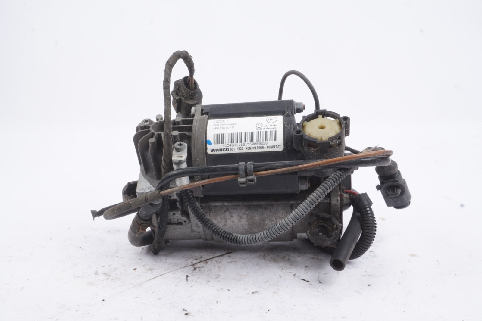 2004 - 2010 Audi A8 D3 Air Suspension Compressor Pump 4E0616007 D