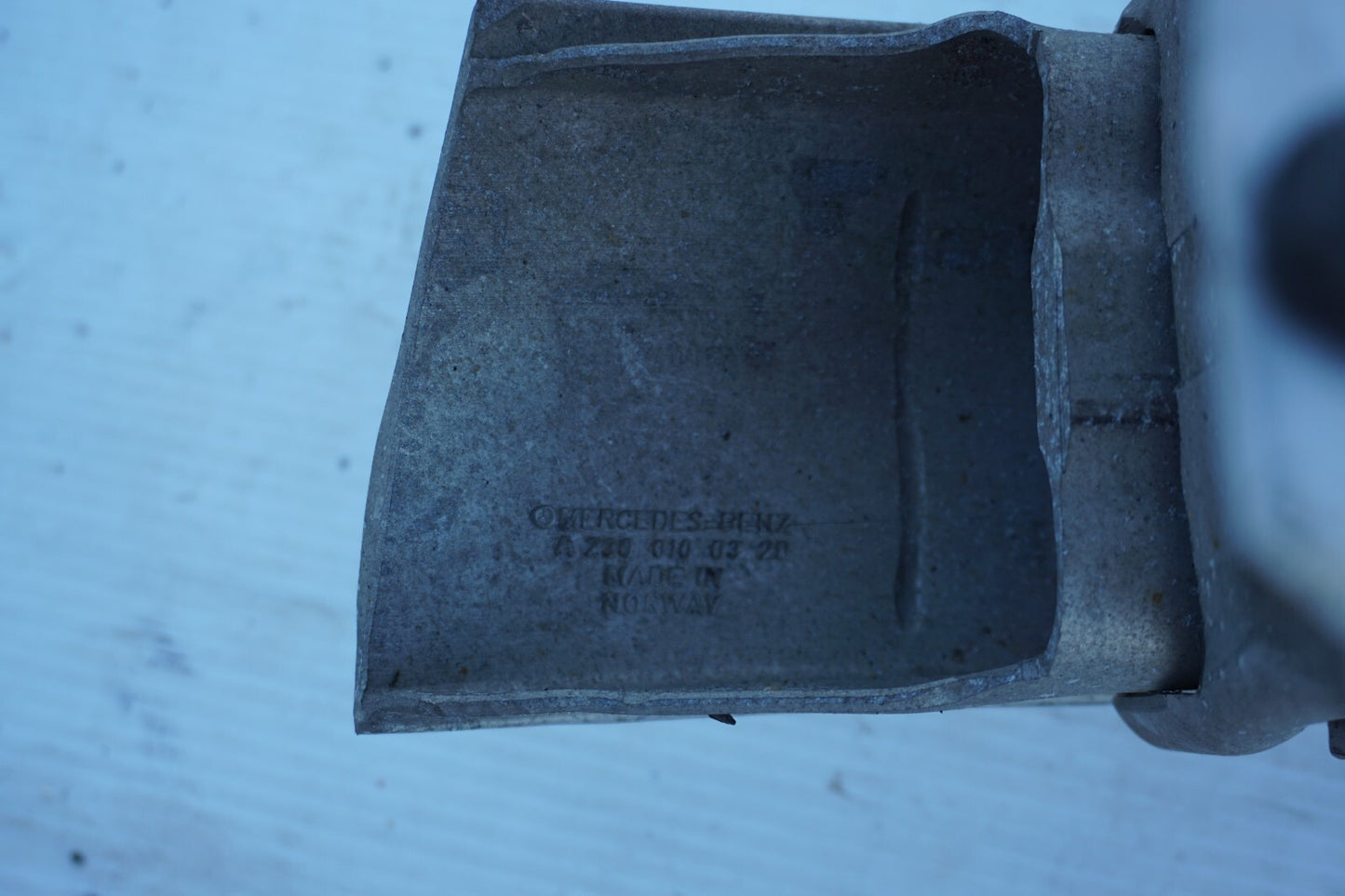 03 - 08 Mercedes R230 SL500 REAR BUMPER REINFORCEMENT OEM