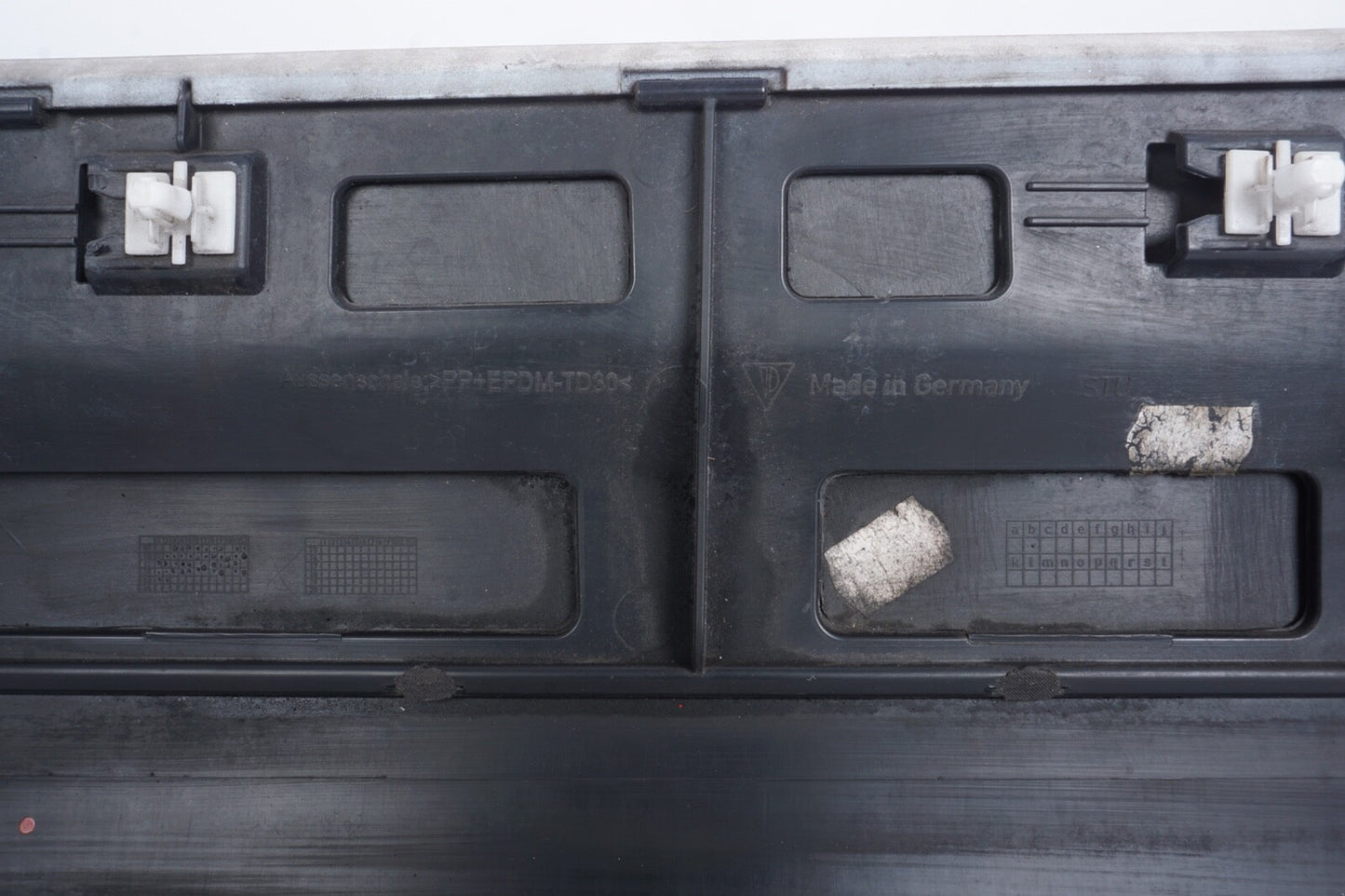 2011-2018 PORSCHE CAYENNE - REAR Right Lower DOOR Molding / Blade 7P5837788