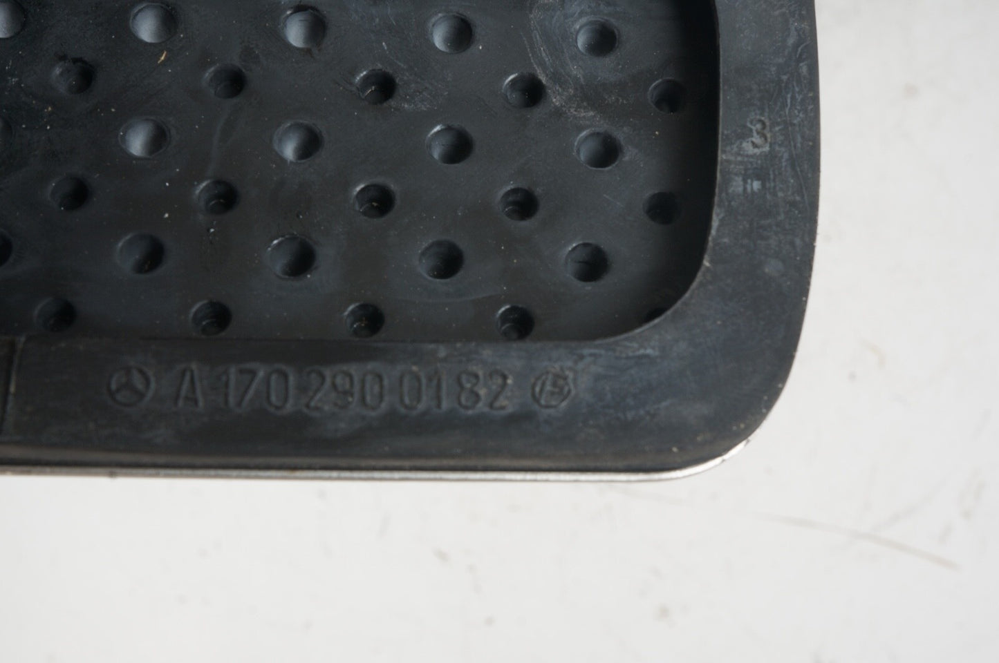 2008-2014 MERCEDES 250 C200 C300 C350 W204 AUTOMATIC BRAKE PEDAL COVER OEM