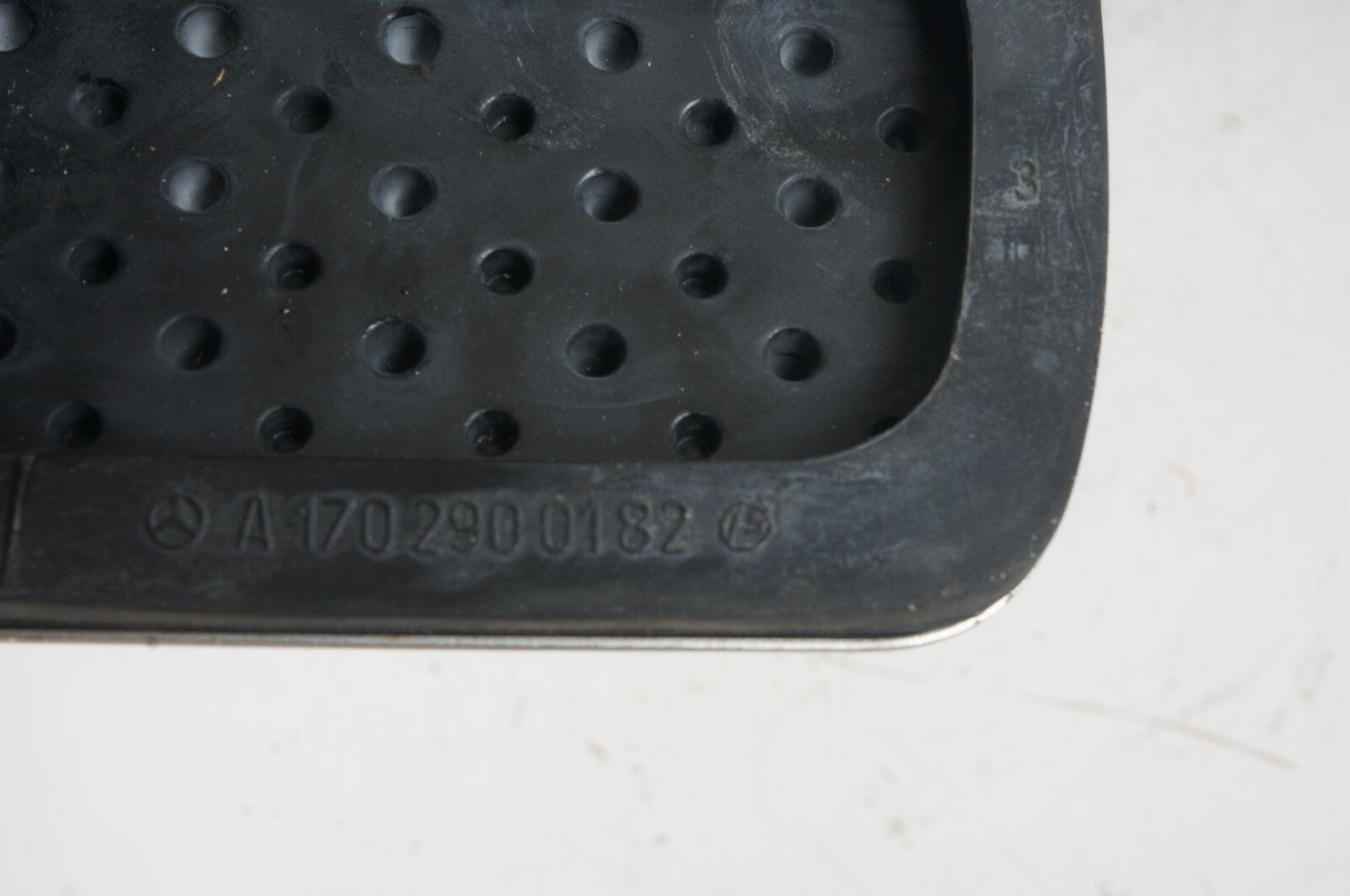 2008-2014 MERCEDES 250 C200 C300 C350 W204 AUTOMATIC BRAKE PEDAL COVER OEM