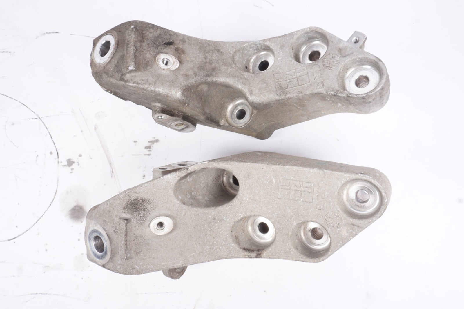 2014 - 2022 MASERATI GHIBLI 3.0L ENGINE MOTOR LEFT SIDE MOUNT SUPPORT OEM