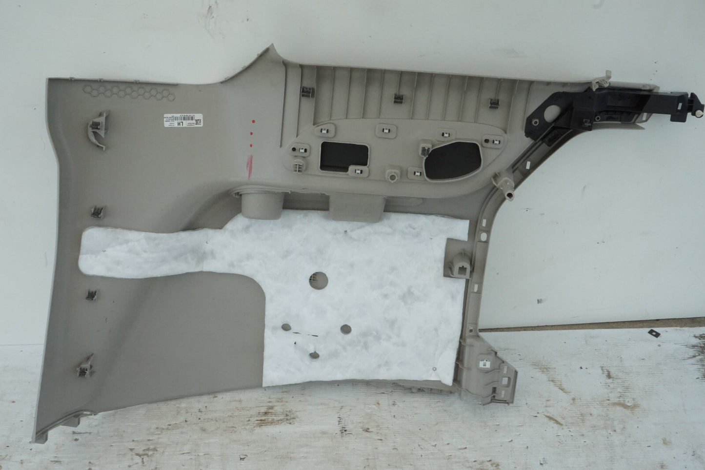 17-20 CHRYSLER PACIFICA REAR REAR LEFT DRIVER SIDE QUARTER PANEL TRIM OEM