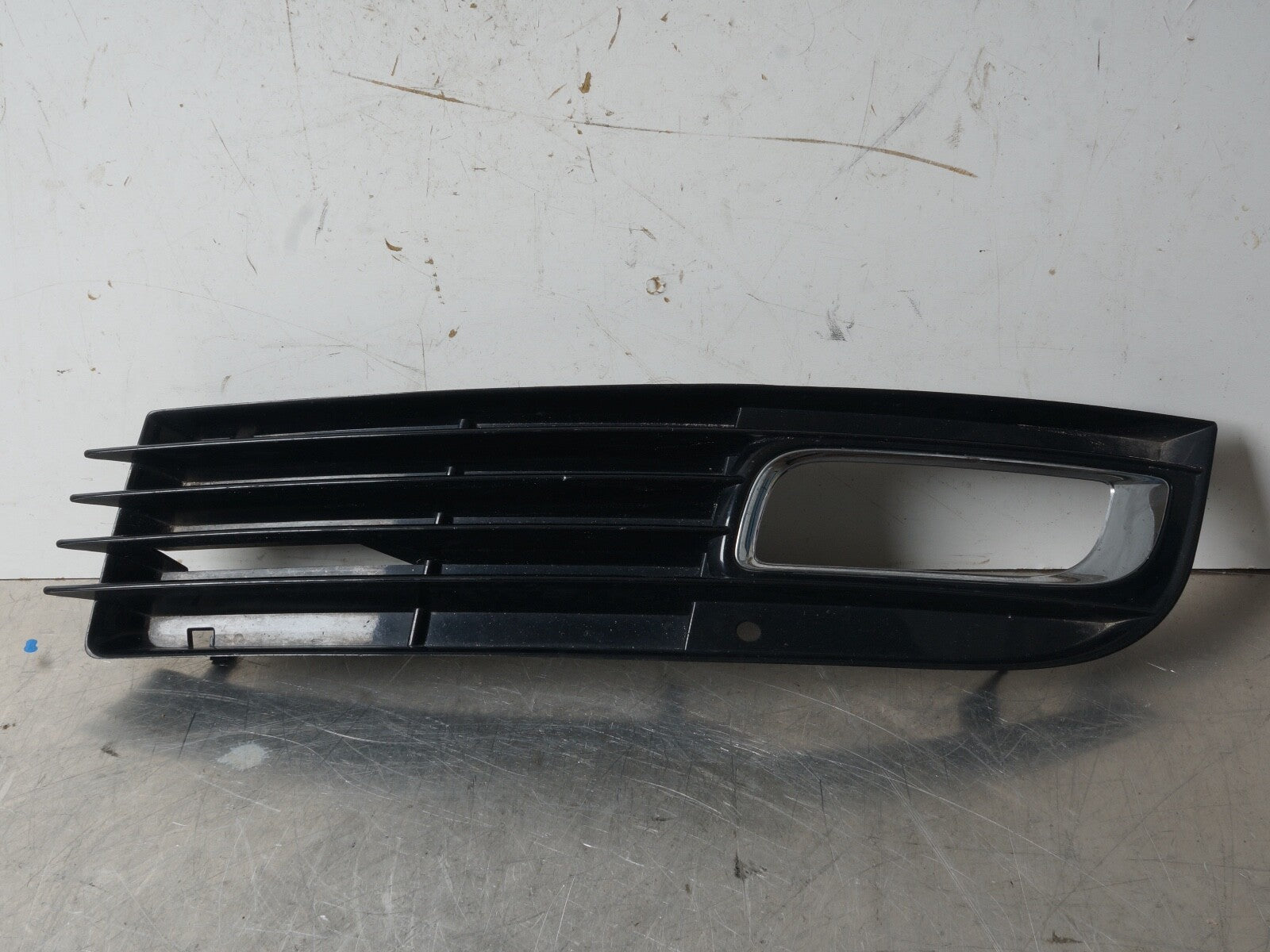 2008-2010 AUDI A8 FRONT LEFT LOWER BUMPER GRILLE INSERT BLACK CHROME