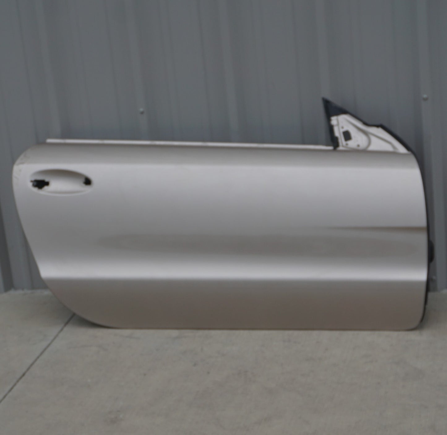 03 - 08 Mercedes R230 SL500 SL550 SL600 Front Door Shell Right Passenger EM