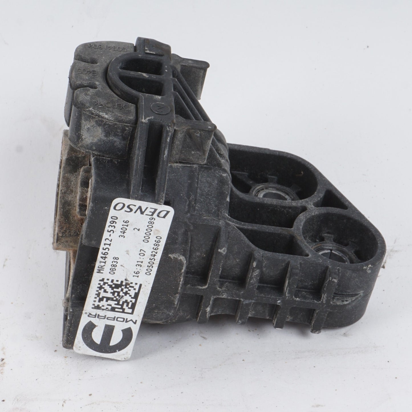 17 - 24 Alfa Romeo Giulia 2.0 RADIATOR CORE BRACKET SUPPORT LEFT DRIVER SIDE OEM