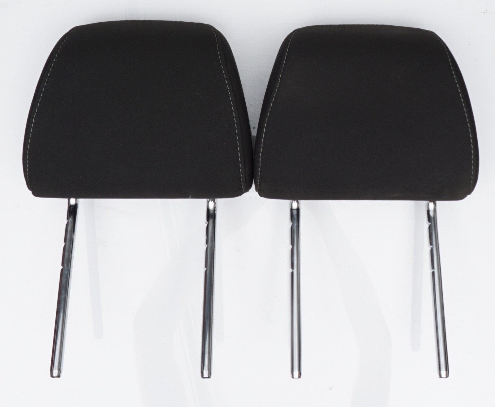 16 17 18 FORD FOCUS FRONT SET HEADREST LEFT & RIGHT SET OF 2 OEM