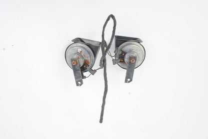 2003 - 2012 MERCEDES R230 SL500 FRONT LOW HIGH TONE SIGNAL HORN SET X2 OEM