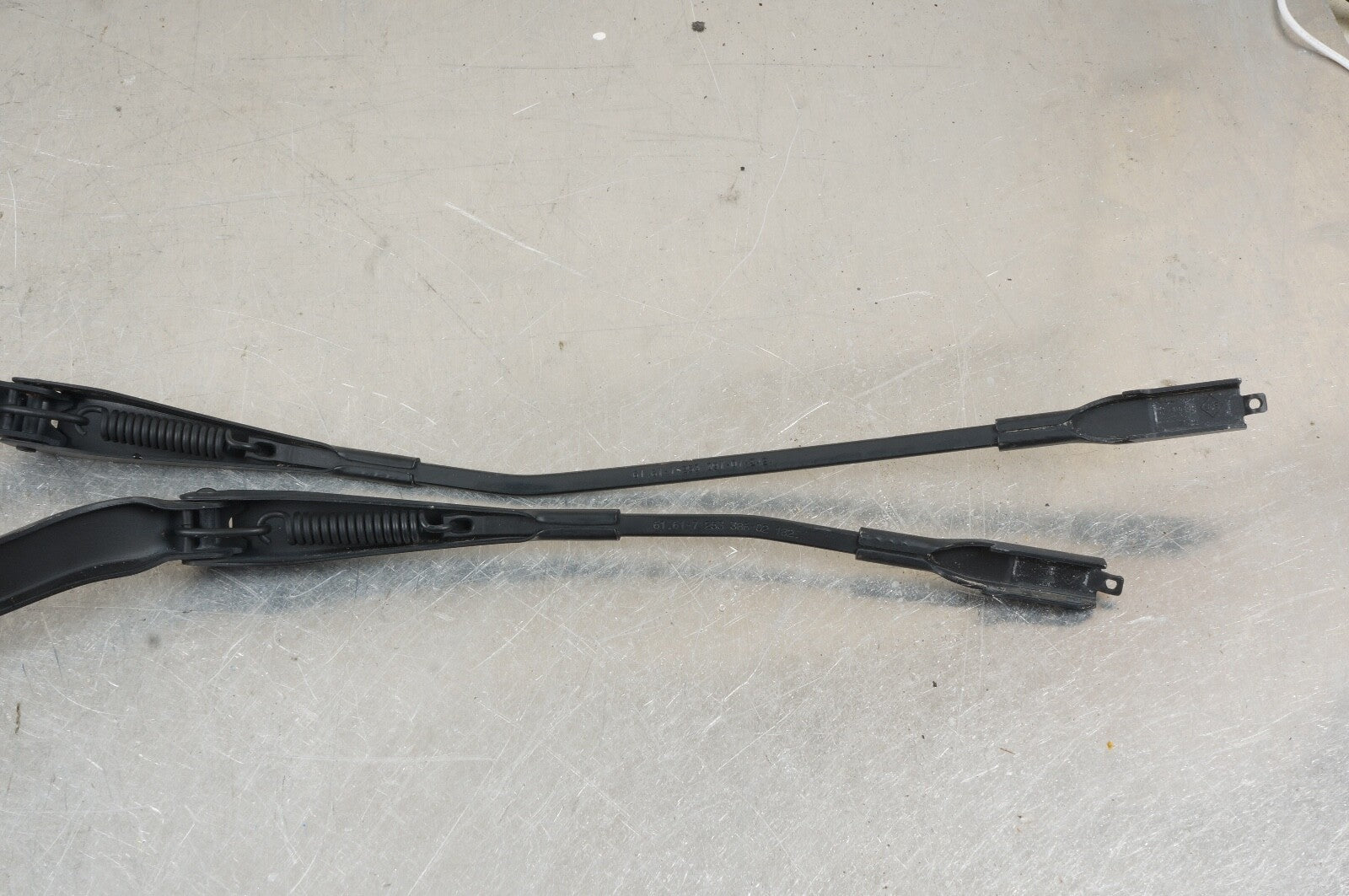10-11 BMW E90 E91 E92 E93 3-SERIES SET OF 2 FRONT LEFT & RIGHT WIPER ARM OEM