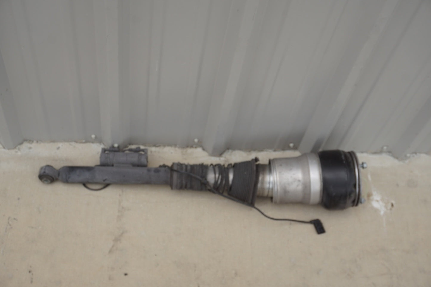 2014 - 2017 MERCEDES-BENZ S550 OEM REAR LEFT AIR SUSPENSION SHOCK STRUT