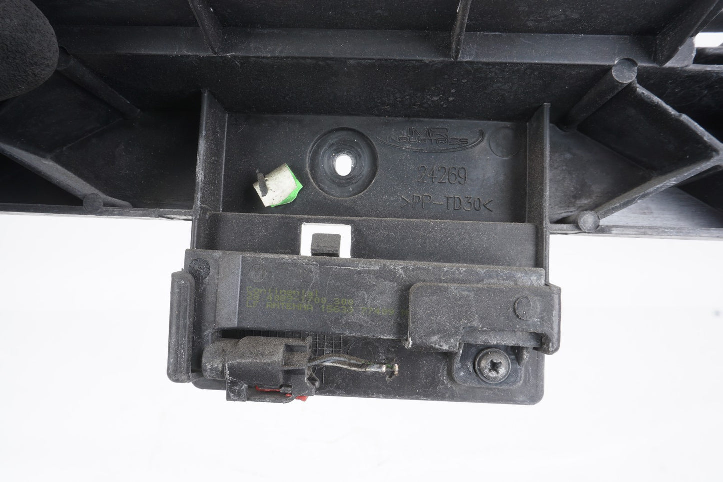 2014 - 2017 Maserati Ghibli Rear Bumper Support Mount Bracket Set OEM