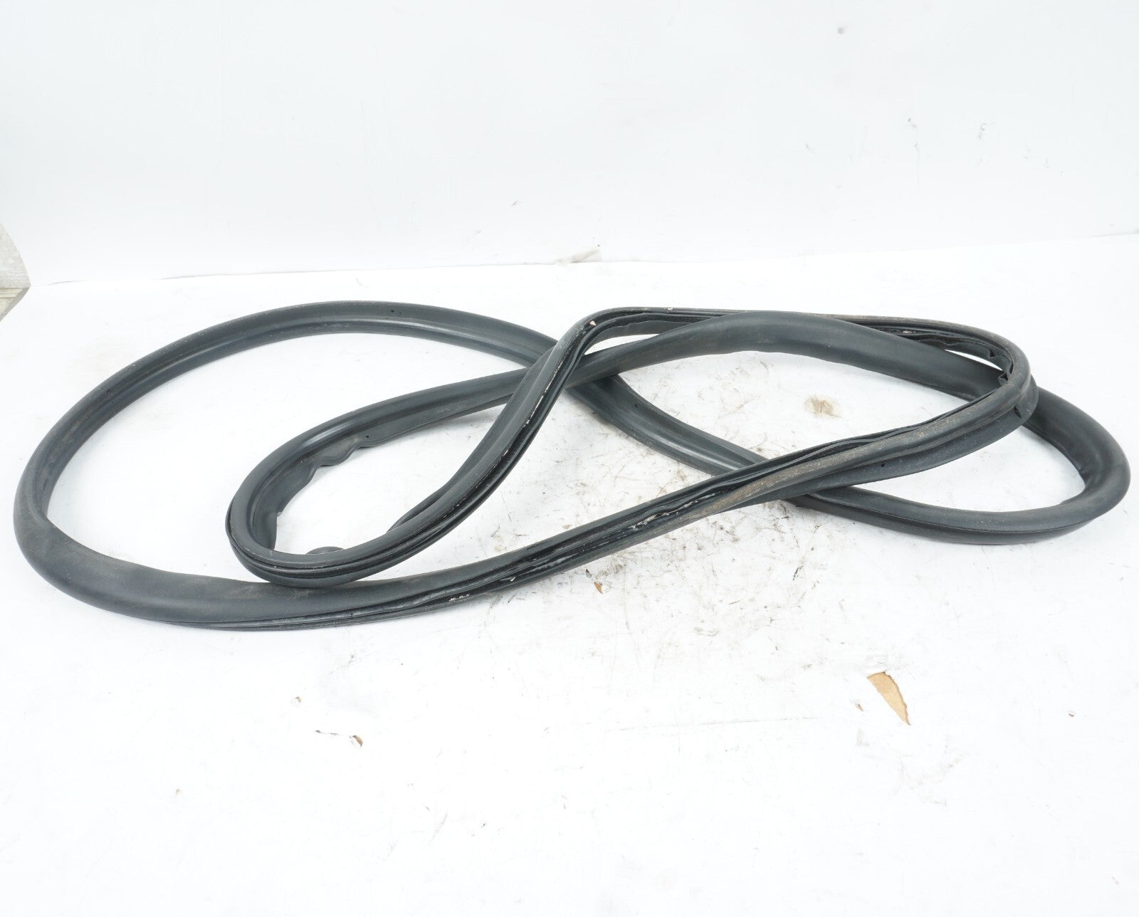 10 - 16 PORSCHE PANAMERA REAR TRUNK HATCH TAILGATE WEATHERSTRIP SEAL OEM
