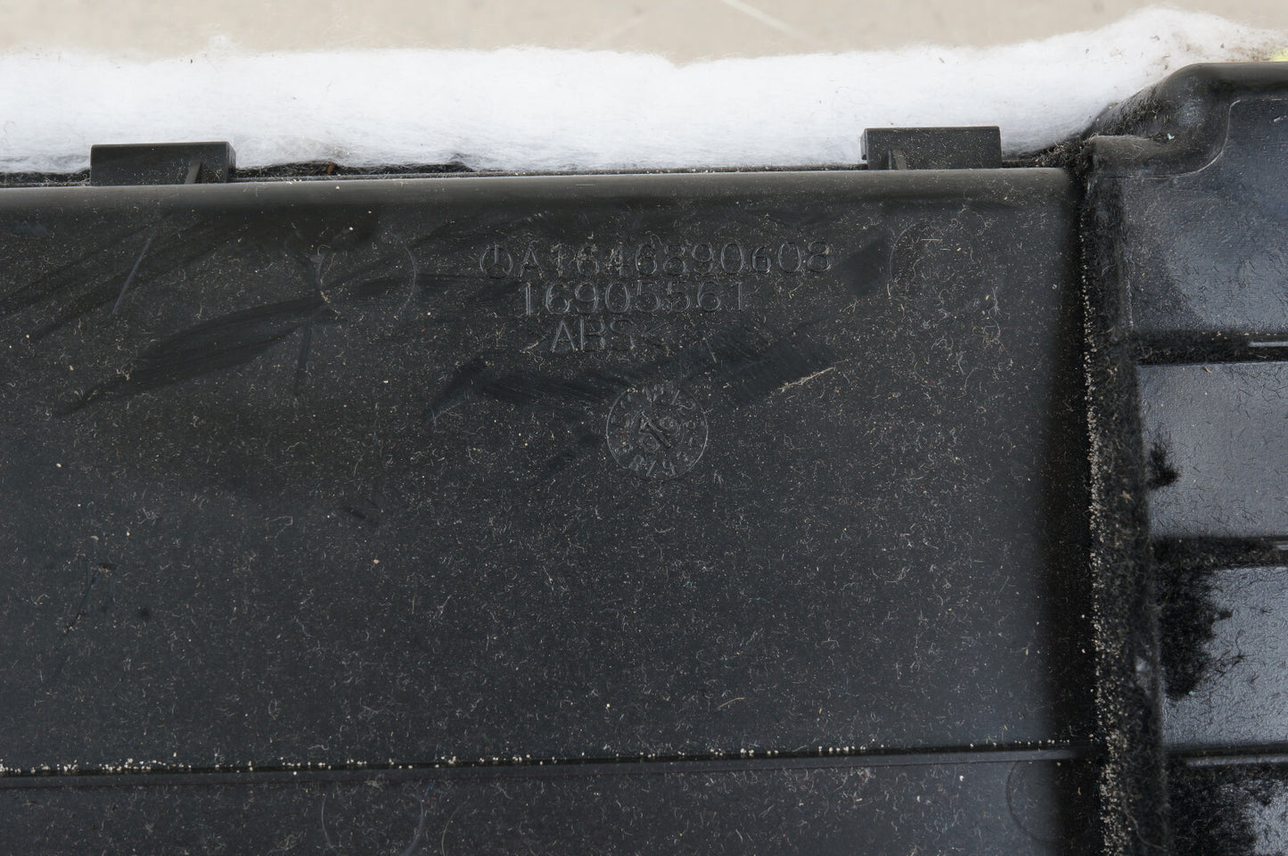 06-11 Mercedes ML350 ML500 DASH BLOVE BOX 1646890608 OEM