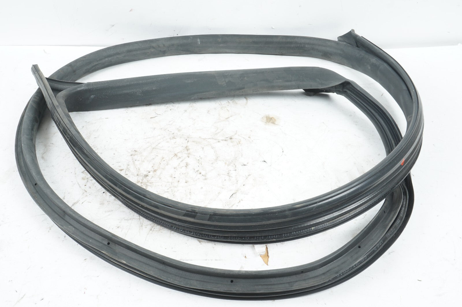 14 - 20 MASERATI QUATTROPORTE FRONT LEFT DRIVER DOOR WEATHERSTRIP SEAL OEM