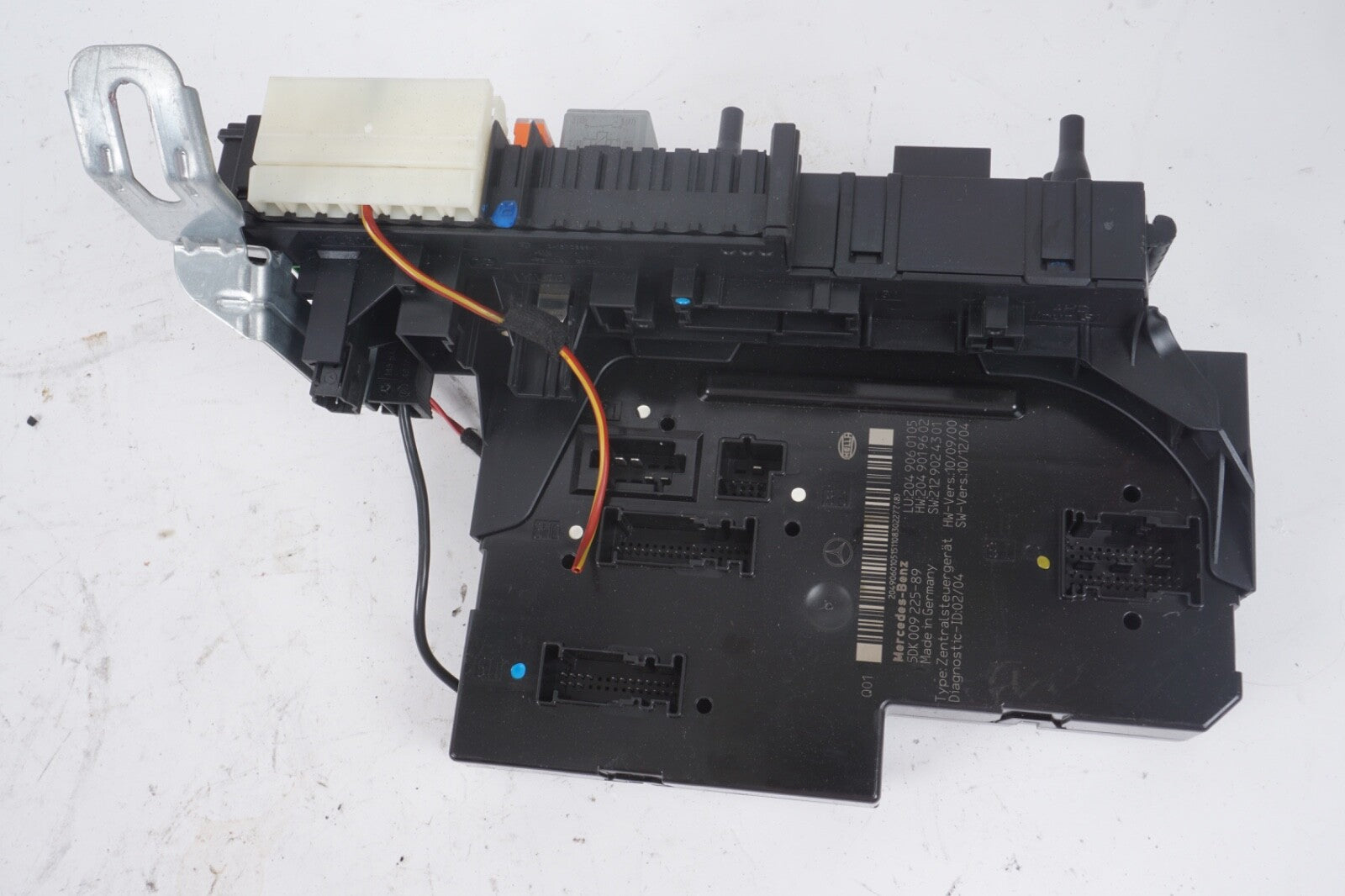 10-14 Mercedes W204 C350 C300 C250 Rear Fuse Relay Box 2049060105 OEM