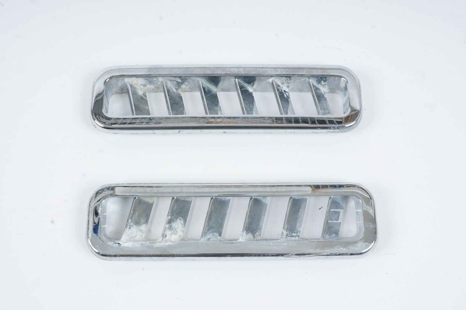 2010 - 20 BENTLEY MULSANNELEFT RIGHT LOWER FOOT A/C HEATER AIR VENT TRIM CHROME