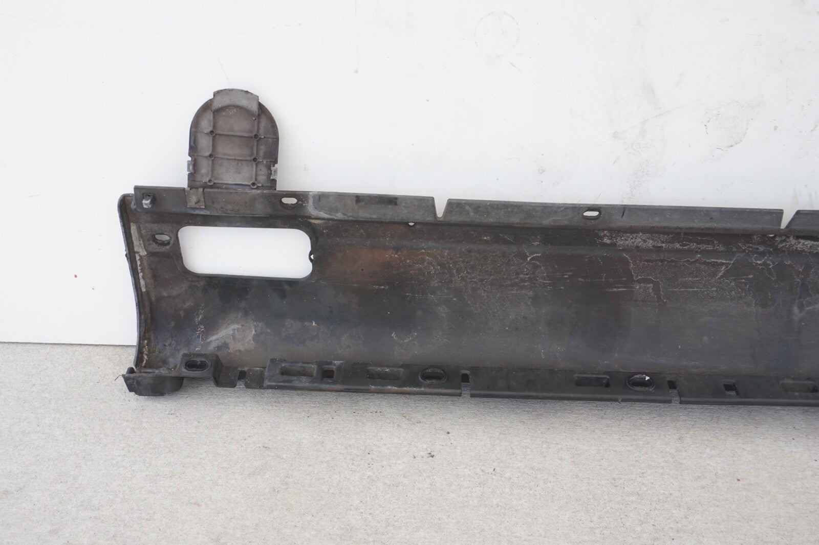 2011 - 2018 PORSCHE CAYENNE LEFT DRIVER SIDE SKIRT ROCKER PANEL MOLDING OEM