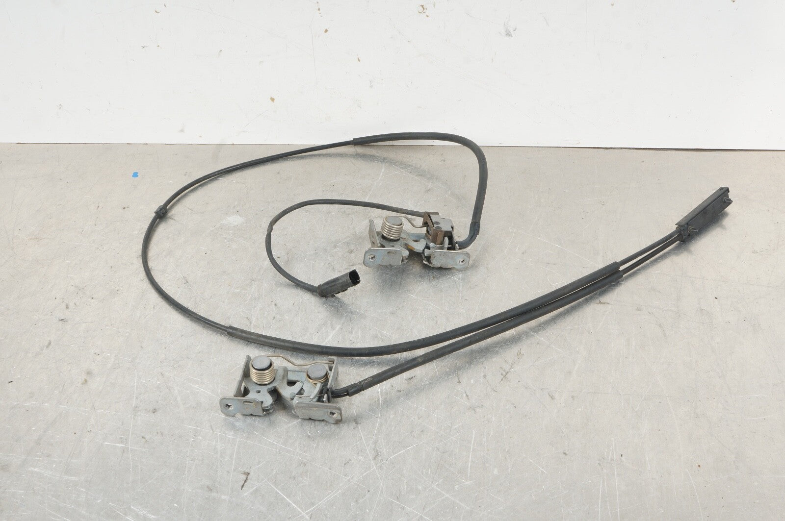 07-10 BMW X5 E70 FRONT LEFT & RIGHT HOOD LID LOWER LOCK LATCH SET, OEM