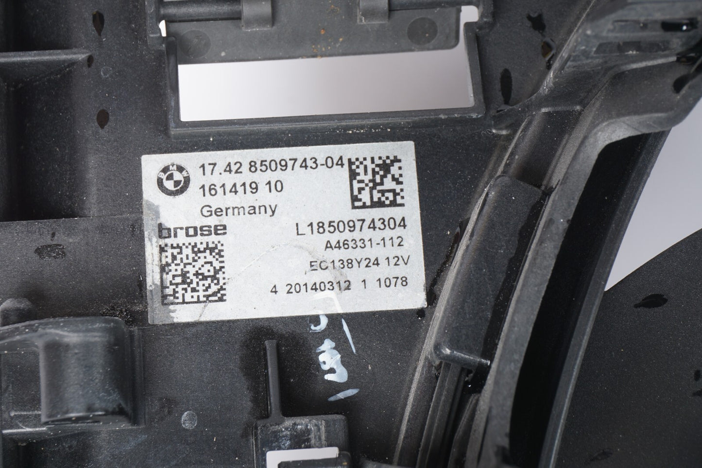 13 - 18 BMW 650I Radiator Cooling Fan Motor Shroud OEM
