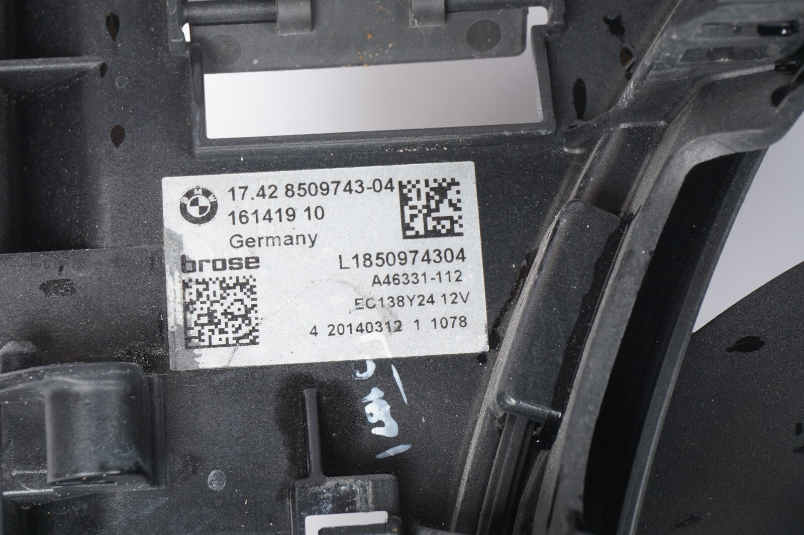 13 - 18 BMW 650I Radiator Cooling Fan Motor Shroud OEM