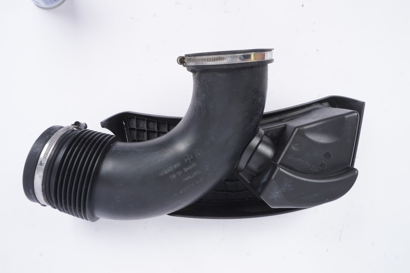 06-10 BMW E63/64 650i ENGINE AIR INTAKE PIPE WITH COVER 7533931 OEM