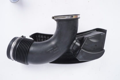 06-10 BMW E63/64 650i ENGINE AIR INTAKE PIPE WITH COVER 7533931 OEM