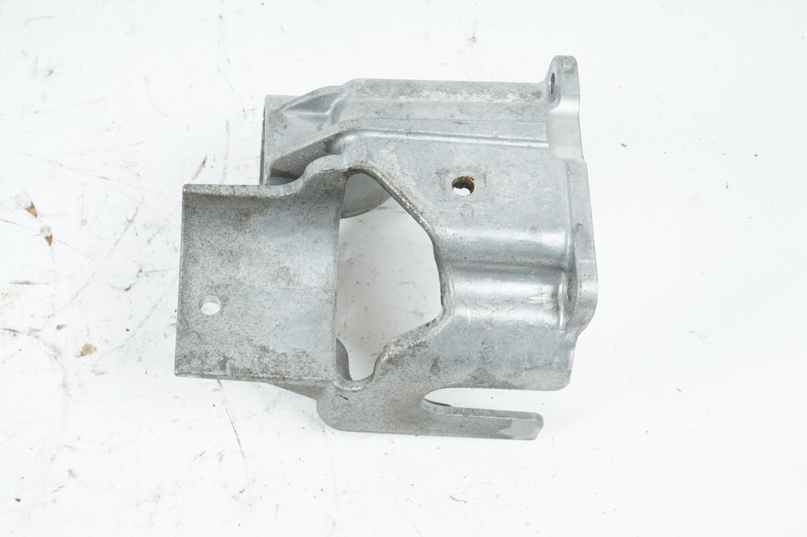 2014 - 2017 MASERATI QUATTROPORTE 3.0L ENGINE MOTOR PUMP COVER MOUNT OEM 51K