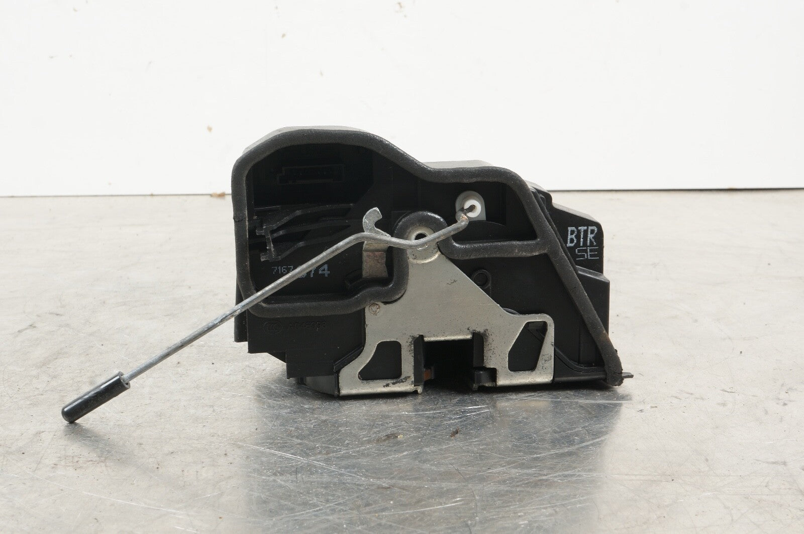 2007-2008 BMW 328XI - Front Right DOOR Latch / LOCK Actuator 7202146