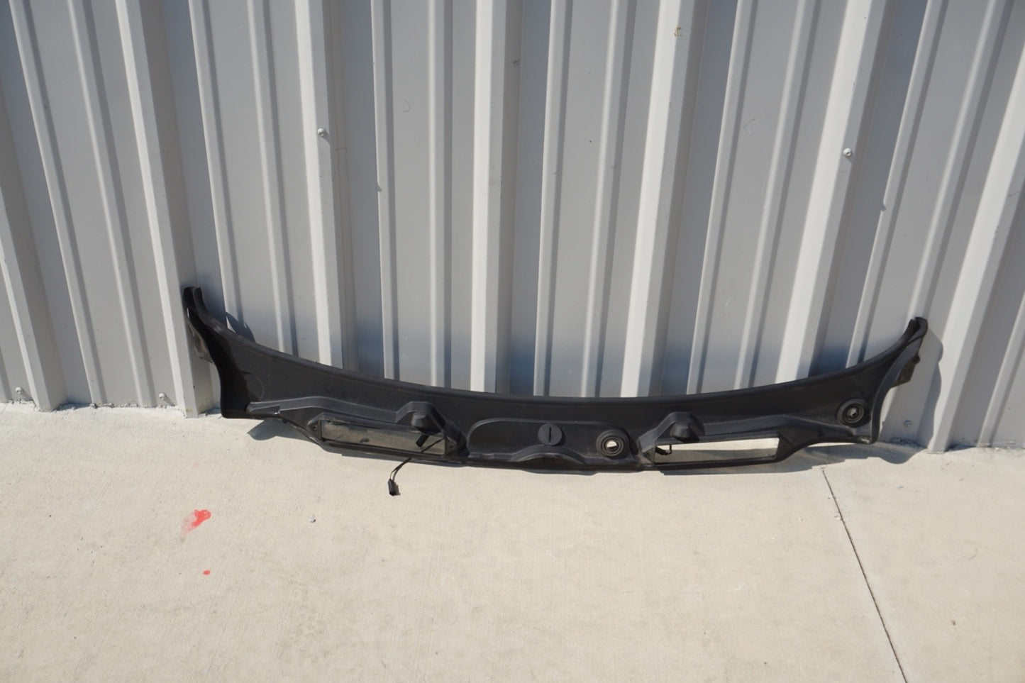 2007-2013 BMW 335I E92 E93 FRONT WINDSHIELD WIPER VENT GRILL COVER PANEL OEM