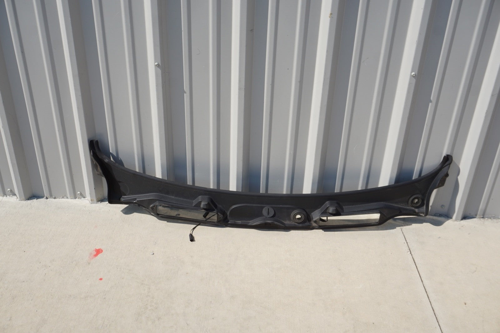 2007-2013 BMW 335I E92 E93 FRONT WINDSHIELD WIPER VENT GRILL COVER PANEL OEM
