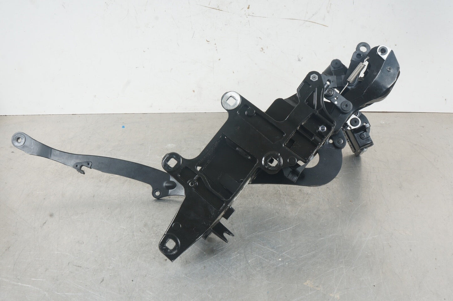 2013 - 2020 R231 MERCEDES SL ROOF TOP RIGHT MOUNT HINGE SUPPORT 2317900101