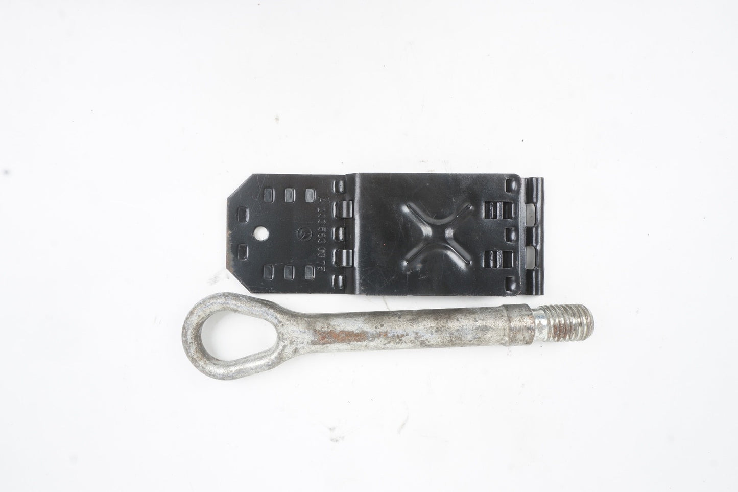 2007 - 2013 Mercedes-Benz S63 S550 W221 Tow Hook 2213150061 OEM