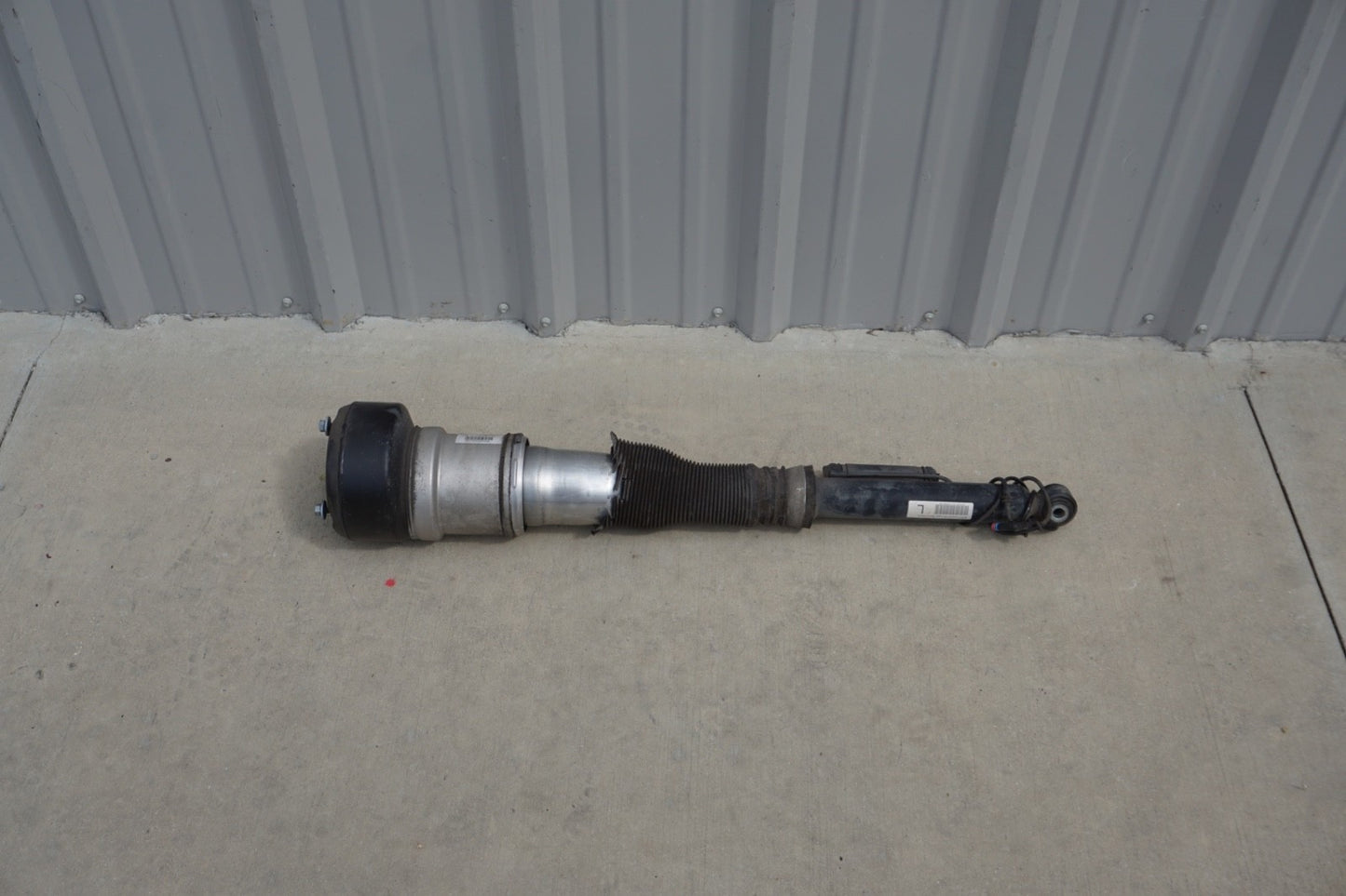 07-13 Mercedes W221 S550 CL550 Rear Left Air Suspension Shock Strut Airmatic OEM