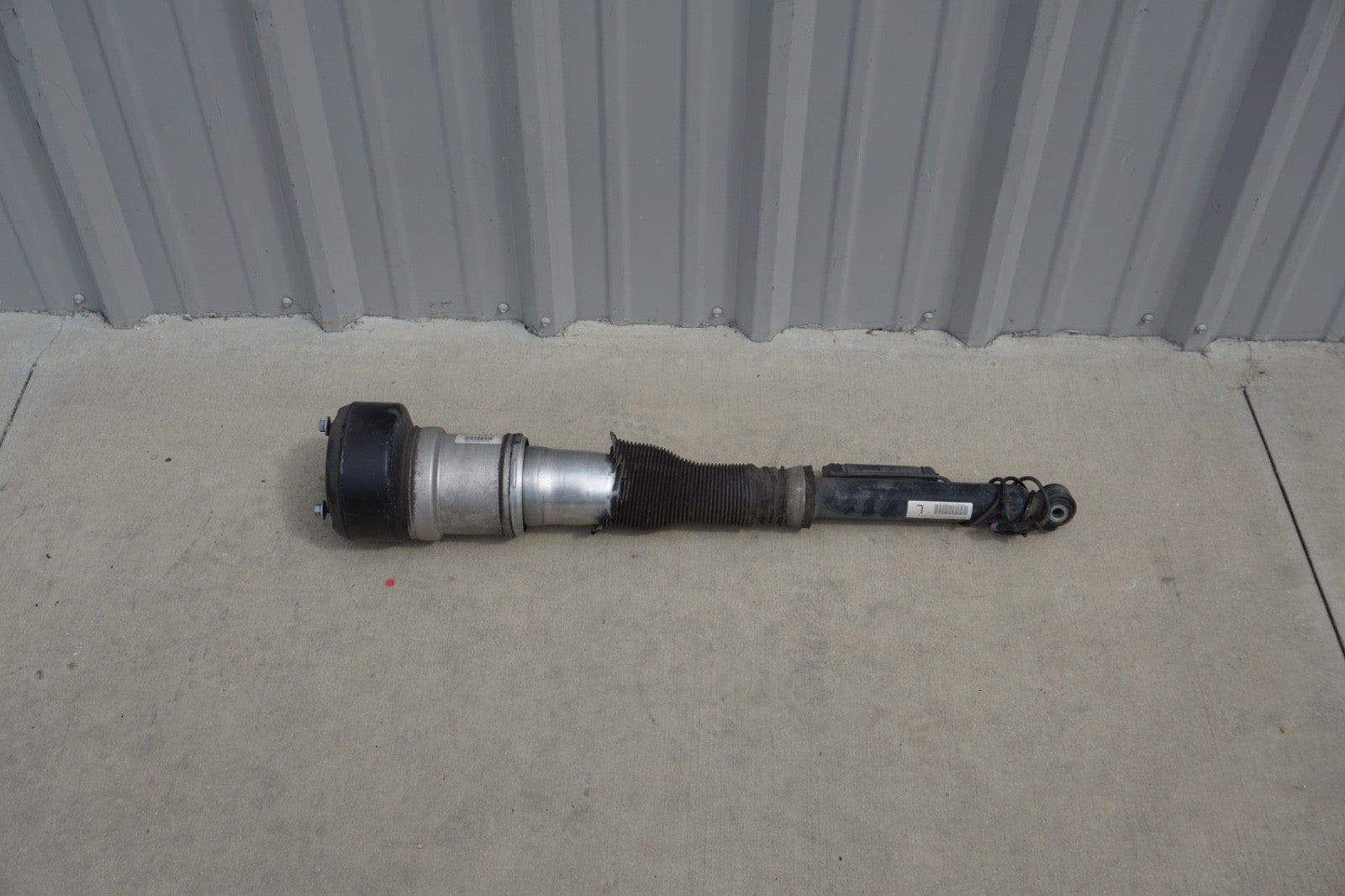 07-13 Mercedes W221 S550 CL550 Rear Left Air Suspension Shock Strut Airmatic OEM