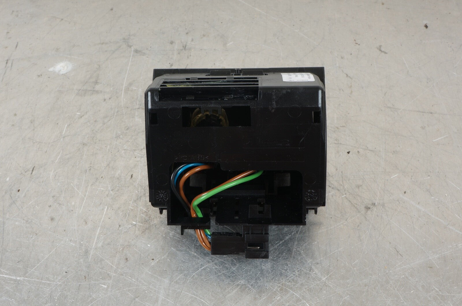 2007-2013 MERCEDES S600 CENTER CONSOLE REAR POWER OUTLET LIGHTER OEM