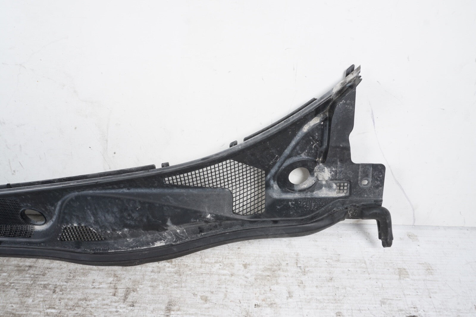 02-10 Lexus SC430 Z40 Windshield Wiper Cowl Plenum Panel Cover 55708-24010 OEM