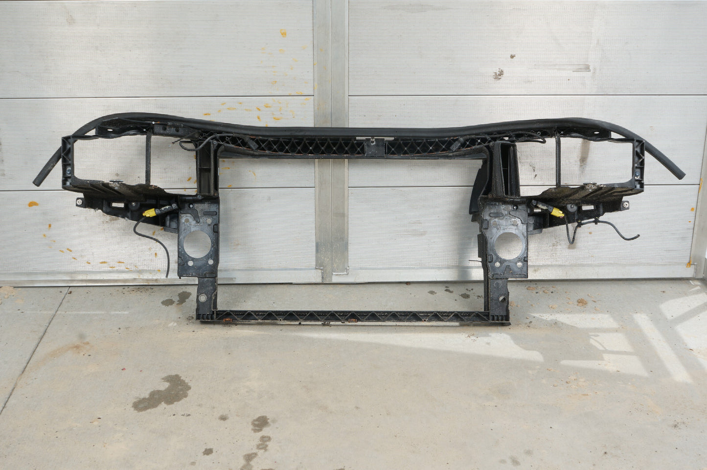 2006-2010 AUDI A8 A8L RADIATOR SUPPORT 8E0010560A OEM