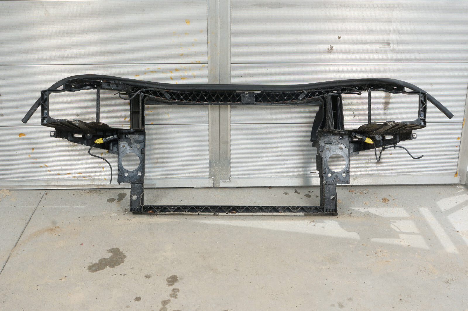 2006-2010 AUDI A8 A8L RADIATOR SUPPORT 8E0010560A OEM