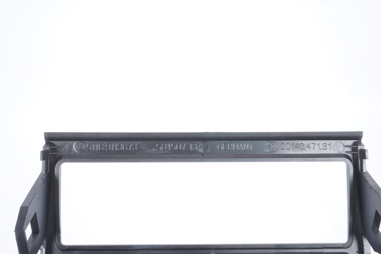 09-15 BMW F01 F02 750 740 REAR CENTER CONSOLE TRIM CIGARETTE LIGHTER 9113673 OEM
